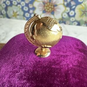Vintage 18k Articulated Rotating Globe Brooch